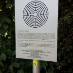 Informationstafel am Labyrinth